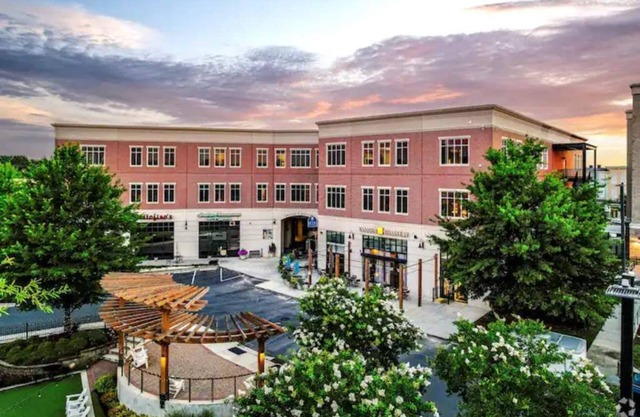 Cozy 2 bedroom apartment with AC, WIFI and Entertainment in adorable Charlotte