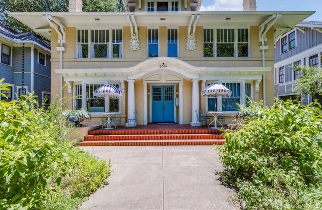 Cozy 2-bedroom apartment in Historic Munger Place with AC, WiFi, and charm!