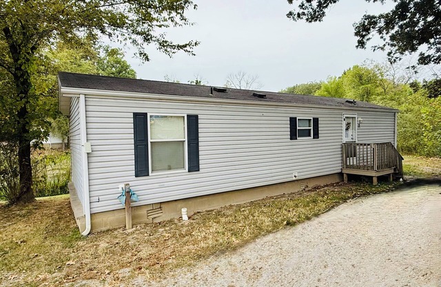 Cozy 2-bedroom cabin minutes from Kincaid Lake boat ramp