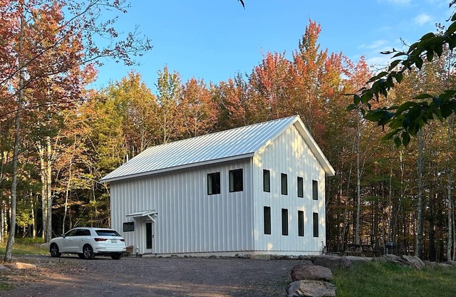 Cozy 2-bedroom cabin in Hunter near skiing, hiking, and shops