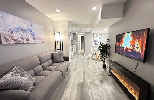 Cozy 2 Bedroom Double King Suite - Perfect for travelling workers