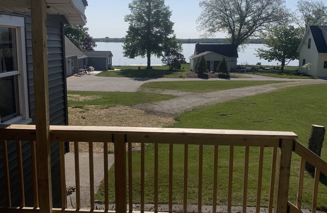 Cozy 2 Bedroom House Overlooking Little Sturgeon Bay