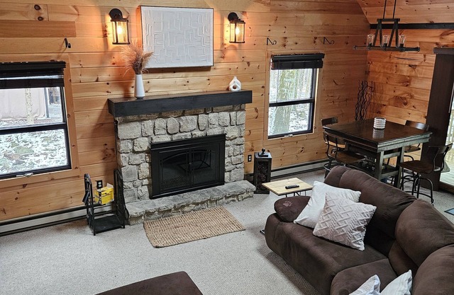 Cozy 2 Bedroom In the Woods! Firepit! Peaceful place for romantic getaway!