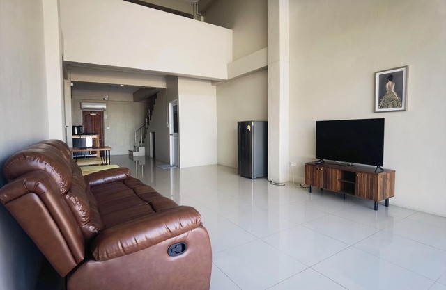 Cozy 2-bedroom building in tranquil Tambon Ngiu Rai with WiFi, AC