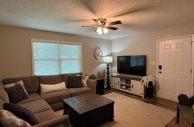 Cozy 2-bedroom townhome in charming North Augusta with plenty of amenities