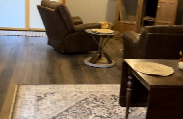 Cozy 2-bedroom waterfront cabin with AC and WiFi in pleasant Barryton