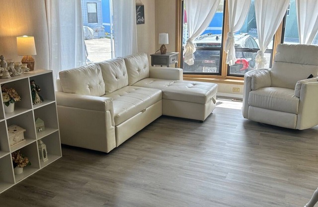 Cozy 2-Bed home in Nettles Island.