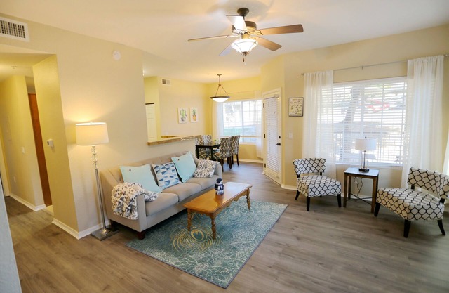 Cozy 2b2b condo ground floor