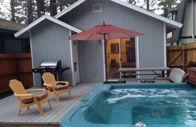 Cozy 2BR Cabin & Spa Minutes to Most Attractions, Inc. Ski Areas, Village & Lake