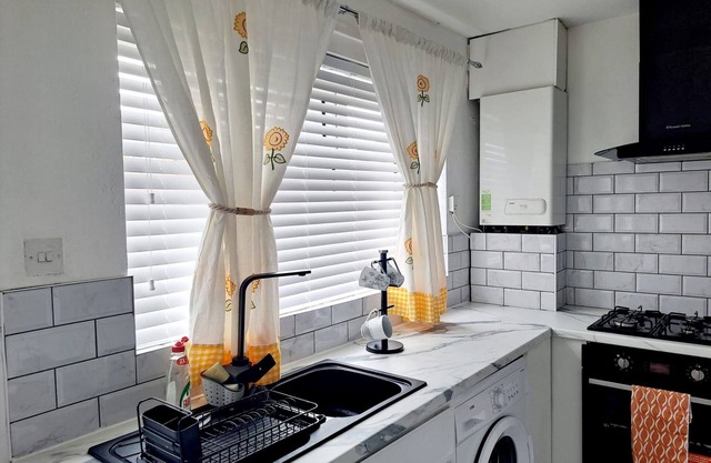 Cozy 2BR Home Pets Welcome Free Parking & Wifi