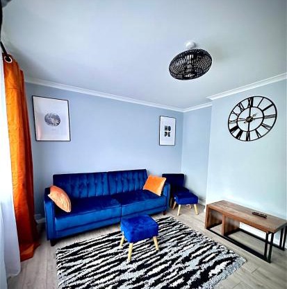 Cozy 2BR Stay Free Parking & Wi-Fi Work or Leisure