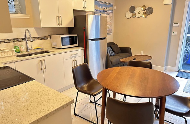 Cozy 2BR Suite | Near Skytrain | Close to DT Vancouver