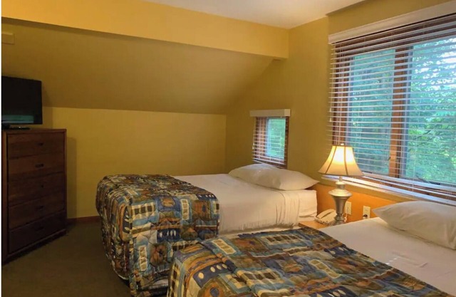 Cozy 2BR Suite in Shawnee Village Resort!