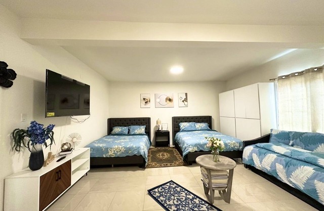 Cozy 2BR w/WiFi & TV : Dive into SoCal Adventures!Sleep 8 & Parking