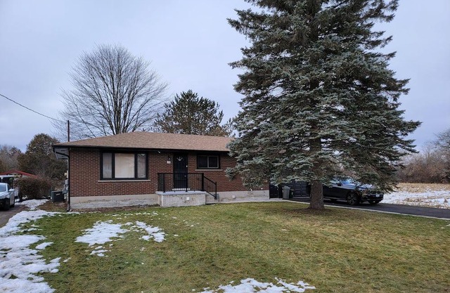 Cozy 3 Bed, 2 Bath, Pet-friendly Full house in Kitchener with all amenities.