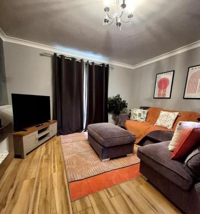 Cozy 3-Bed House Near Fosse Park with Parking
