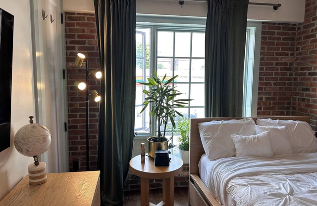 Cozy 3-bedroom apartment in welcoming Brooklyn with fitness room, WiFi