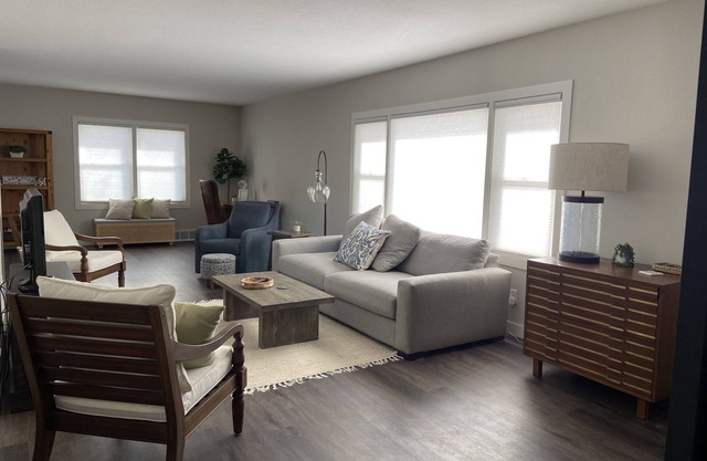 Cozy 3 Bedroom home, walking distance to downtown!