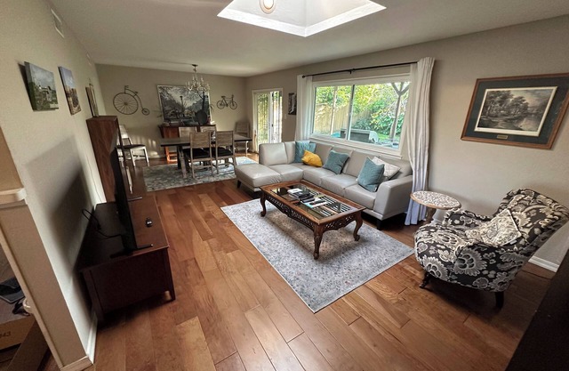 Cozy 3-bedroom house with office near the American River