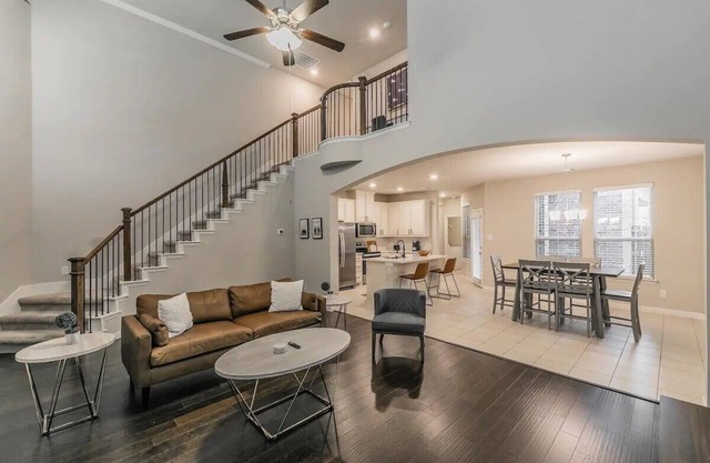 Cozy 3-bedroom townhome with WiFi, AC in centrally located Carrollton