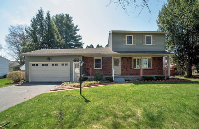 Cozy 3-Bedroom Home with a Pool in Saratoga Springs