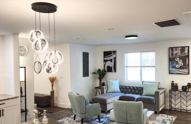 Cozy 3 bedroom with Fitness room with a Touch of Luxury + CAR RENTAL AVAILABLE