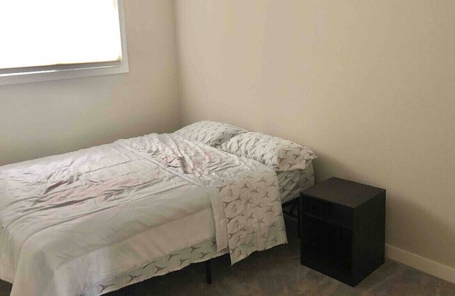 Cozy 3 bedrooms family home in sylvan lake!