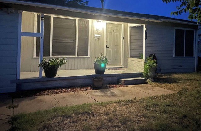 Cozy 3BR Near Restaurants & Shopping Area
