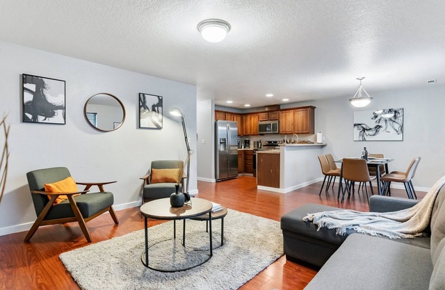 Cozy 3BR Townhome In Vancouver - Prime Location!