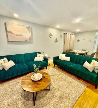 Cozy 3BR with parking, Sleeps up to 8