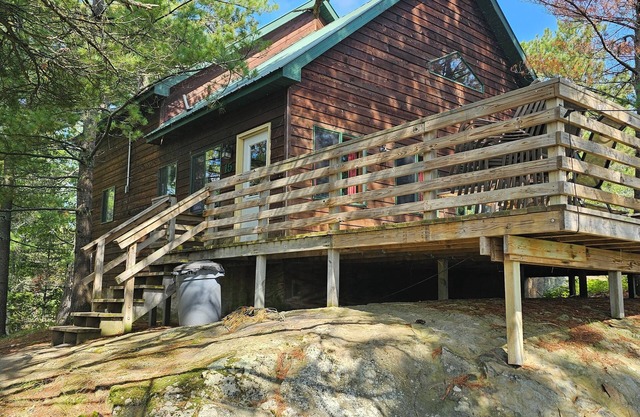Cozy 4-bedroom cabin steps from Voyageurs National Park and Snowmobile Trails!