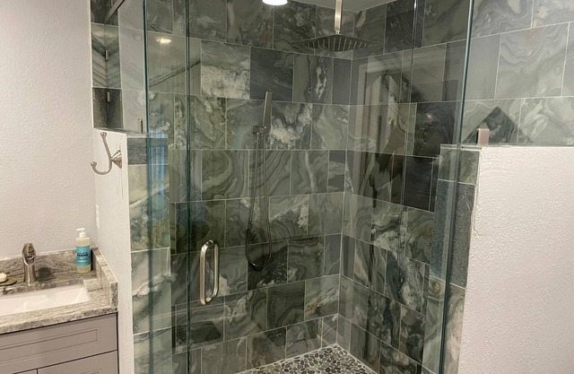 Cozy 4 Bedroom 3 Bath House. Near beaches, restaurants, and shopping