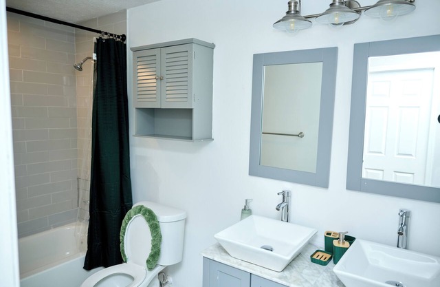 Cozy 4-bedroom bungalow with AC, fitness room near DC