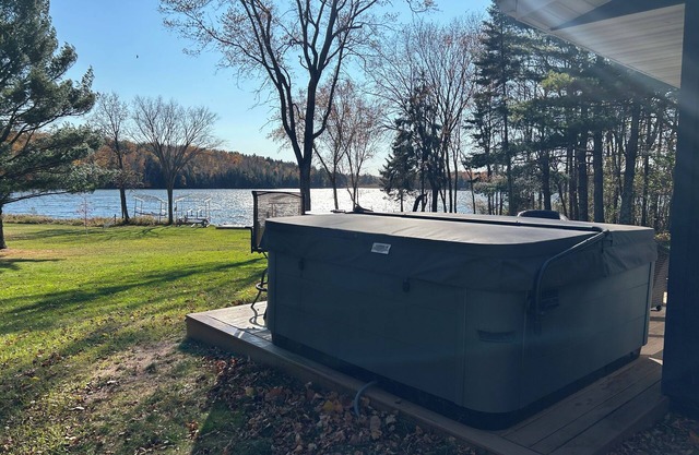 Cozy 4-bedroom cabin on beautiful Lake Namakagon in charming Cable WI