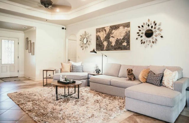 Cozy 4 BR home - Pet friendly