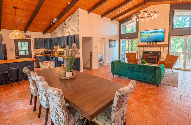 Cozy 4 Season Rustic Modern Chalet