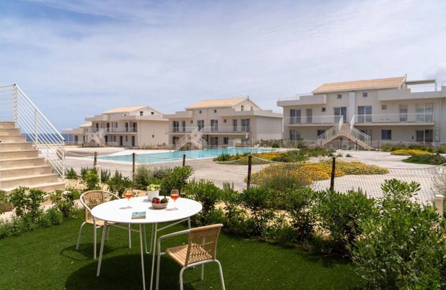 Cozy 40 sqm seaview flat, able to accommodate up to 3 people, located inside the renowned Borgo 84 residence, equipped with swimming pool and cycle path. The property is located just 3 km from the center of Marzamemi, one of the most fascinating seaside