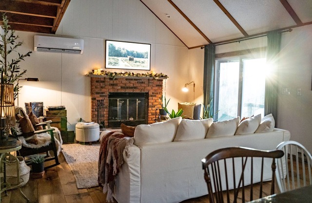 Cozy 4BR Escape in Amenity Filled Hideout