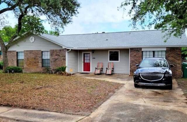 Cozy 4BR Home - Short drive to multiple beaches!