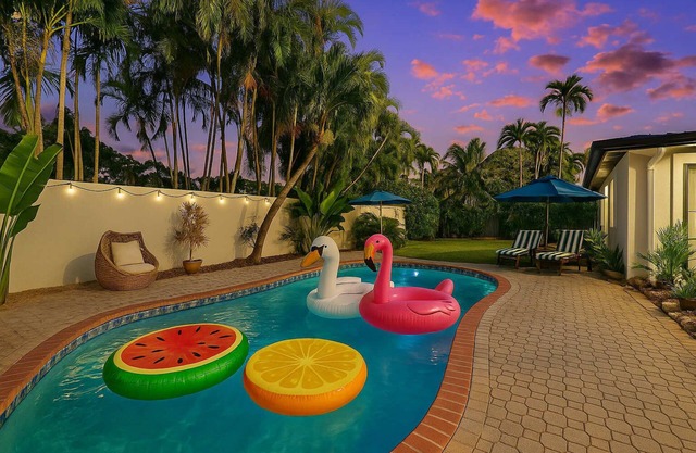Cozy 4BR Pool Villa | Near The Beach | w/Arcades