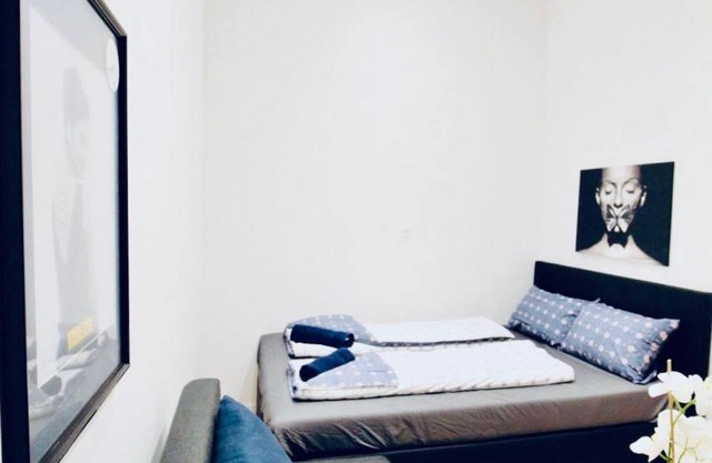 Cozy 5-Bedroom Apt | Walk to Augarten in 10 Min