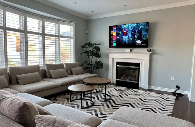 Cozy 5 Bedroom House in Mississauga, On