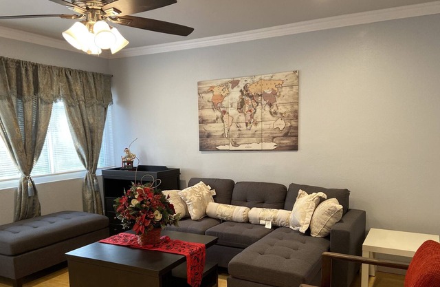 Cozy 5 bedrooms house for Family and Groups(品质别墅）