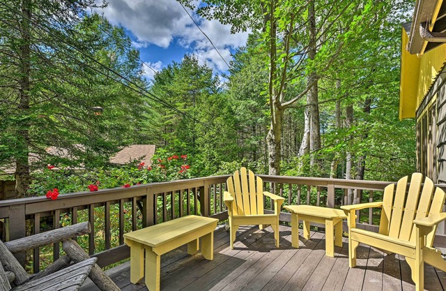 Cozy ADK Cabin with Porch: Walk to Schroon Lake!