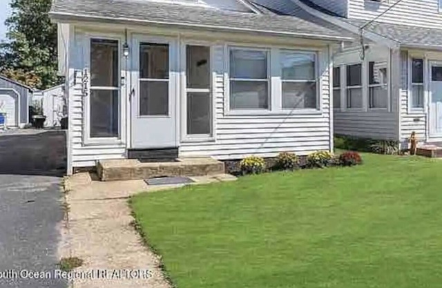 Cozy and centrally located private home in Belmar.