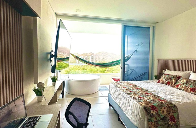 Cozy and modern Deluxe Suite, with view of the mountains and the sea 🦋