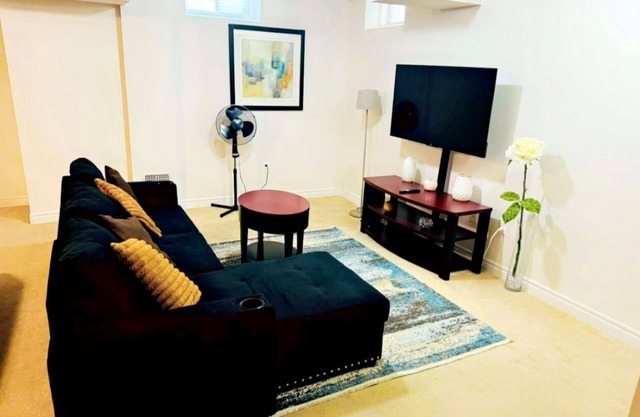 Cozy and private 1-bedroom apartment in a serene Milton neighborhood