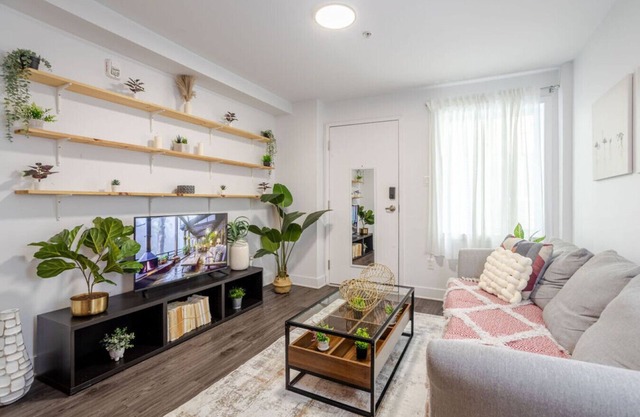 Cozy and Spacious Condo Downtown