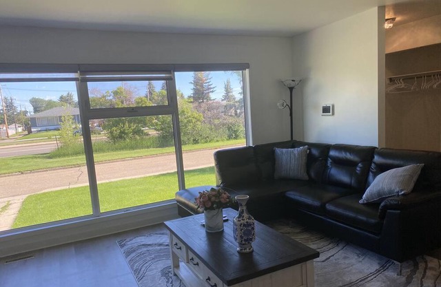 Cozy and spacious villa with 4 bedrooms, large parking, hi-speed Wi-Fi, and more