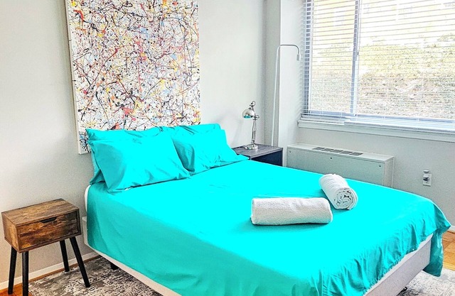 Cozy apartment in charming Arlington with fitness room, AC, WiFi